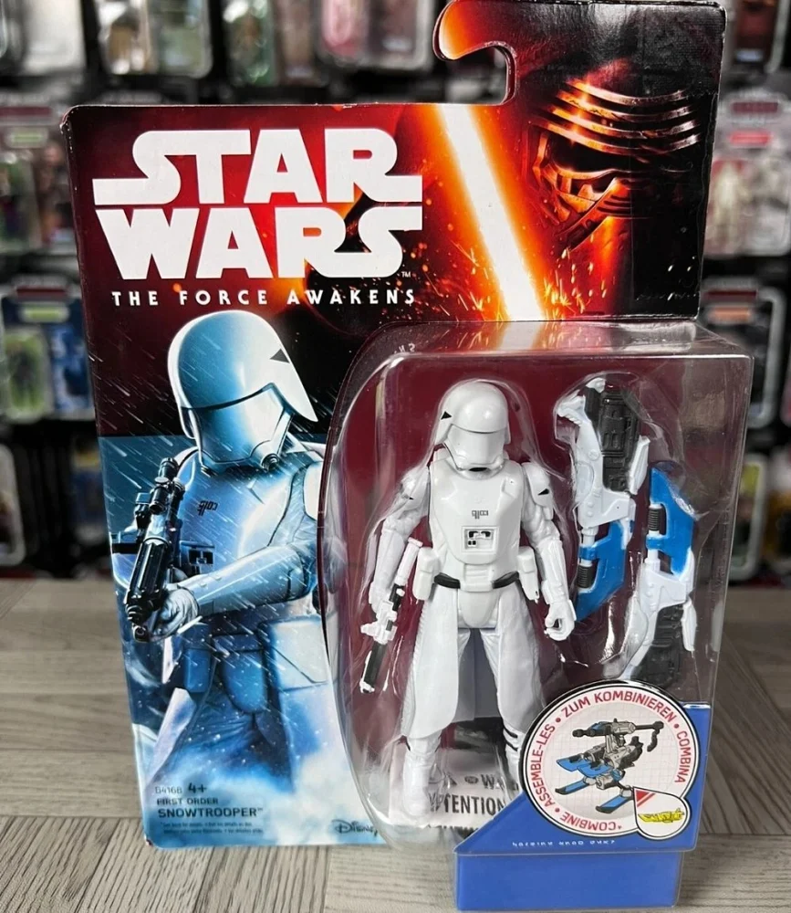main auction 400 plus lots all lots start £1 no reserve collection or delivery Star wars jewellery miltary badges…