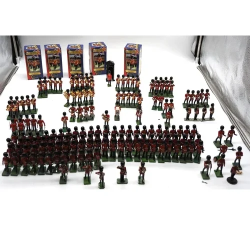 Sale of Militaria to include a Large Private Collection of Daggers, Swords and other Items.