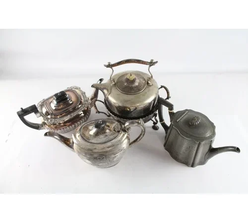 Specialist Monthly Auction – to include a Large Collection of Watches, Militaria, Cameras and Other Collectables