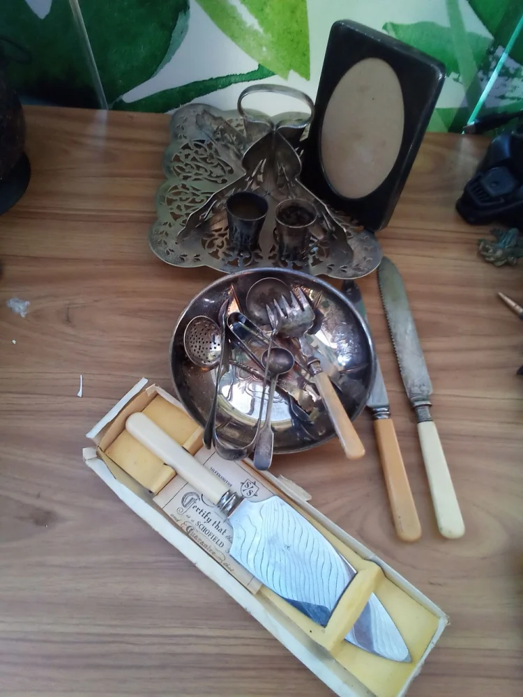 Vintage collectables toys, jewellery, coins, stamps, silver, lots added Daily. No reserve all items start at £1
