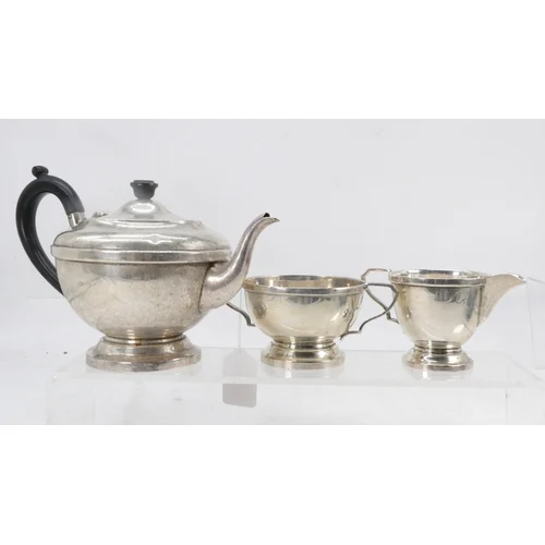 Wimborne Antiques and Collectors Auction – Artworks including Todd White, Silver, Gold jewellery and Collectors Items. In house postage available on small parcel non breakable lots.