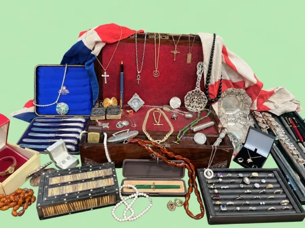 0% commission auction comprising a selection of jewellery, including 9ct, 10ct, 14ct and 18ct gold, diamonds and silver…