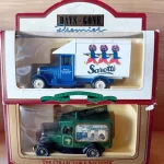 Decorative metal signs, model cars, buses, hot wheels various other items. More lots to be added. !!!!No reserve!!!! — image 12