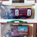 Decorative metal signs, model cars, buses, hot wheels various other items. More lots to be added. !!!!No reserve!!!! — image 20