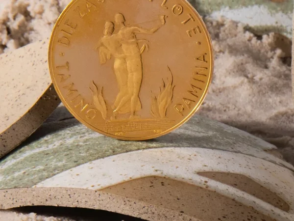 Coins & Banknotes