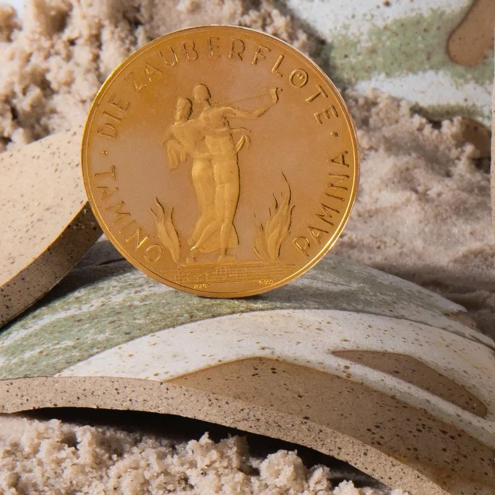 Coins & Banknotes