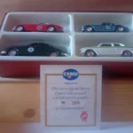 Decorative metal signs, model cars, buses, hot wheels various other items. More lots to be added. !!!!No reserve!!!! — image 1