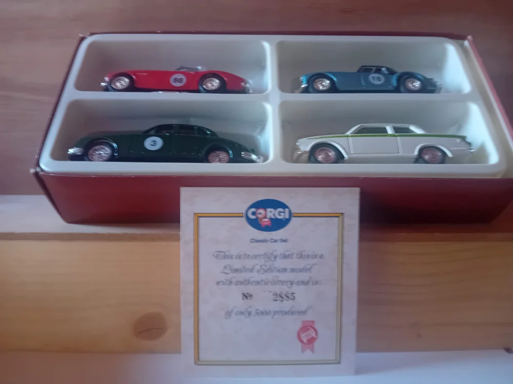 Decorative metal signs, model cars, buses, hot wheels various other items. More lots to be added. !!!!No reserve!!!!