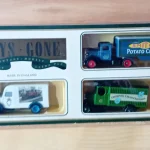 Decorative metal signs, model cars, buses, hot wheels various other items. More lots to be added. !!!!No reserve!!!! — image 4