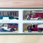 Decorative metal signs, model cars, buses, hot wheels various other items. More lots to be added. !!!!No reserve!!!! — image 2
