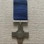 main auction 400 plus lots all lots start £1 no reserve collection or delivery Star wars jewellery military badges… — image 3