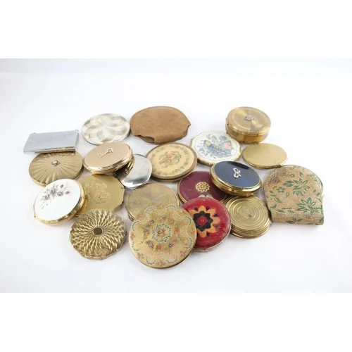 Specialist Monthly Auction – to include a Large Collection of Watches, Militaria, Cameras and other Collectables.