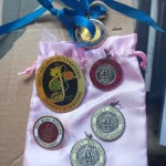 main auction 400 plus lots all lots start £1 no reserve collection or delivery Star wars jewellery military badges… — image 11